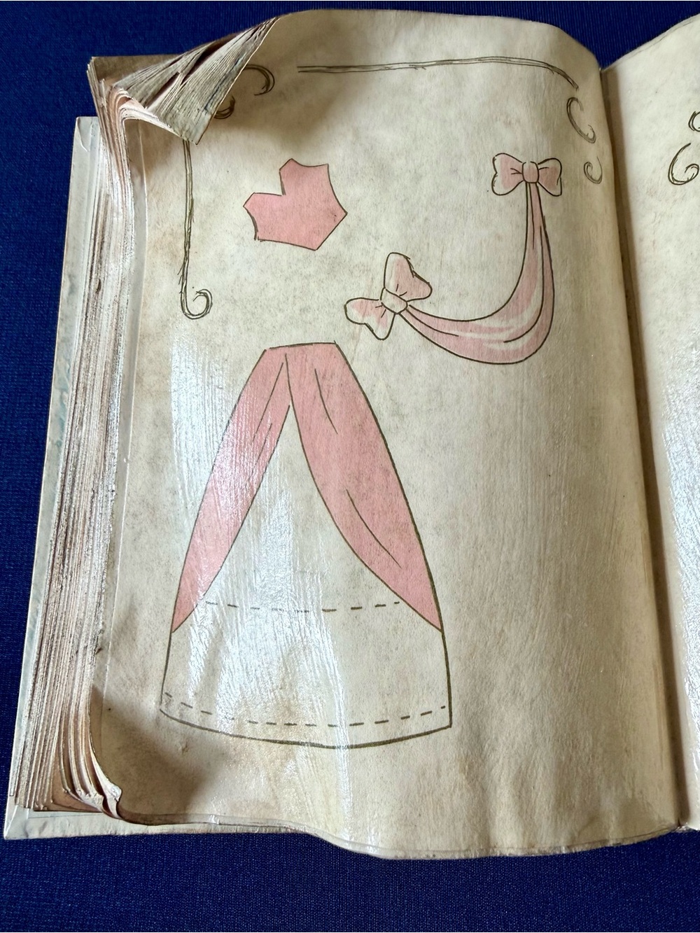 WDCC Cinderella’s Sewing Book Disney Classics Collection Box COA Stand Retired - Picture 3 of 8